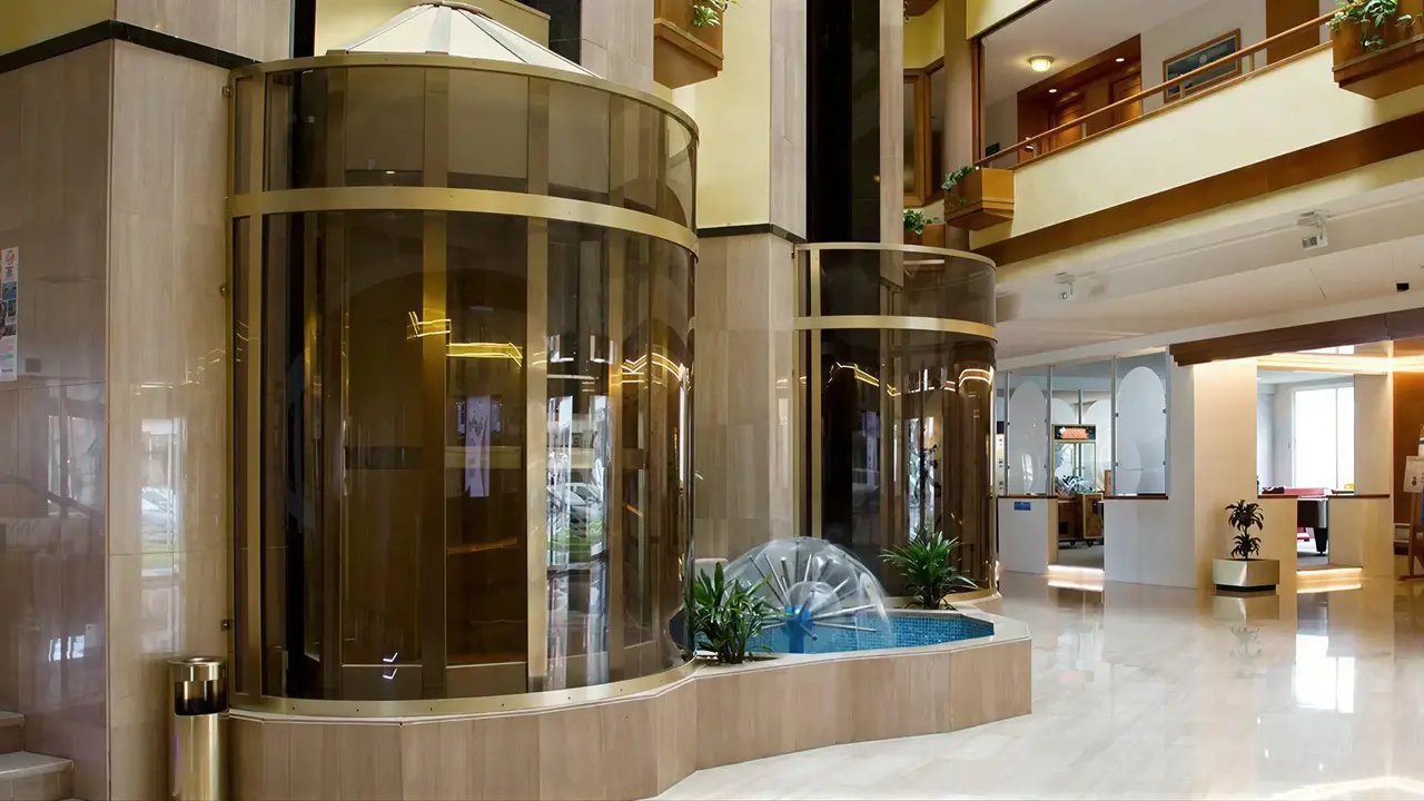 Nowoczesne i eleganckie lobby w GHT Aquarium