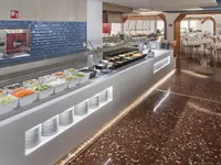 Bufet z jedzeniem w GHT Aquarium 