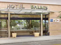 Wejście do budynku GHT Balmes