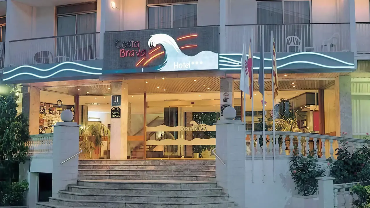 Wejście do budynku GHT Costa Brava