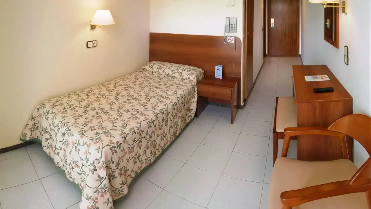 Pokój z łóżkiem w hotelu GHT Costa Brava