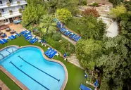 Widok na kompleks i basen w GHT Neptuno (Tossa de Mar)