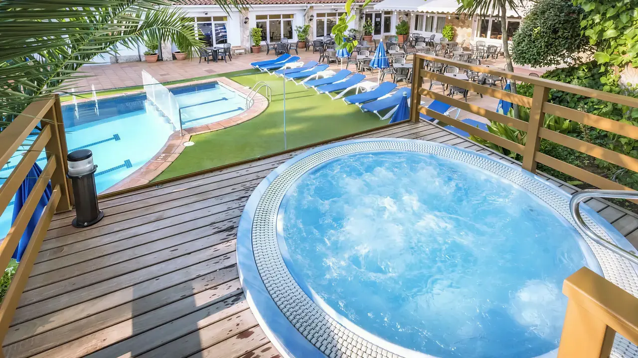 Jacuzzi w strefie wellness w GHT Neptuno (Tossa de Mar)