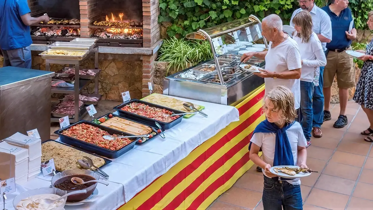 Bufet z jedzeniem w GHT Neptuno (Tossa de Mar)