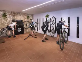 Serwis rowerowy w GHT Neptuno (Tossa de Mar)