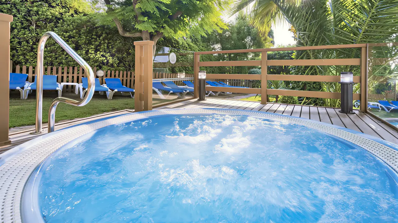 Jacuzzi w strefie wellness GHT Neptuno (Tossa de Mar)