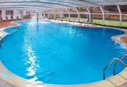 Kryty basen w GHT Oasis Park