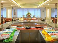 Bufet z jedzeniem w hotelu GHT Oasis Park