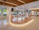 Sala rozrywki z podestem w GHT Oasis Tossa