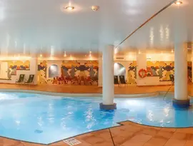 Kryty basen w hotelu Golden Bahia De Tossa