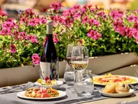 Posiłek i wino w Golden Bahia De Tossa