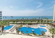 Widok na kompleks basenowy w Golden Taurus Aquapark Resort