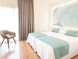 Jasny pokój z łóżkami w Golden Taurus Aquapark Resort
