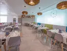 Restauracja w Golden Taurus Aquapark Resort z nakrytymi stołami
