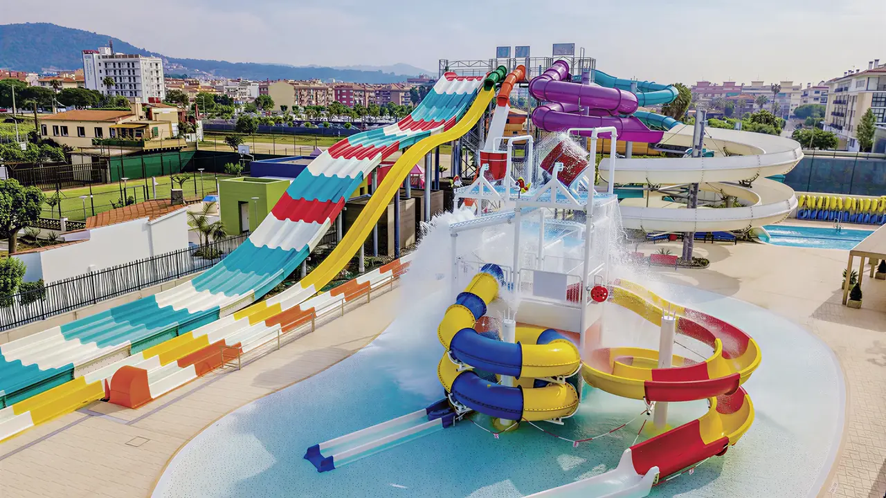 Zjeżdżalnie wodne w Golden Taurus Aquapark Resort