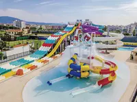 Zjeżdżalnie wodne w Golden Taurus Aquapark Resort