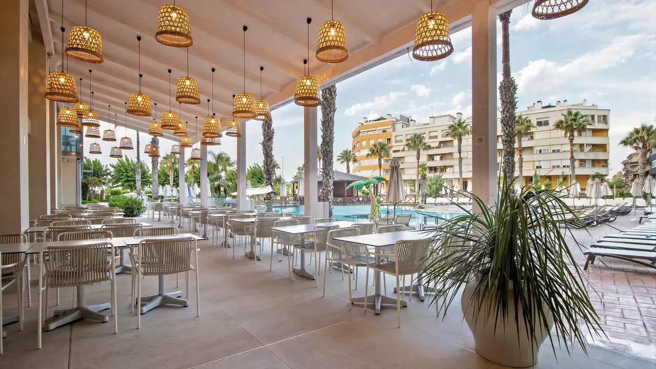 Restauracja na zewnątrz w Golden Taurus Aquapark Resort