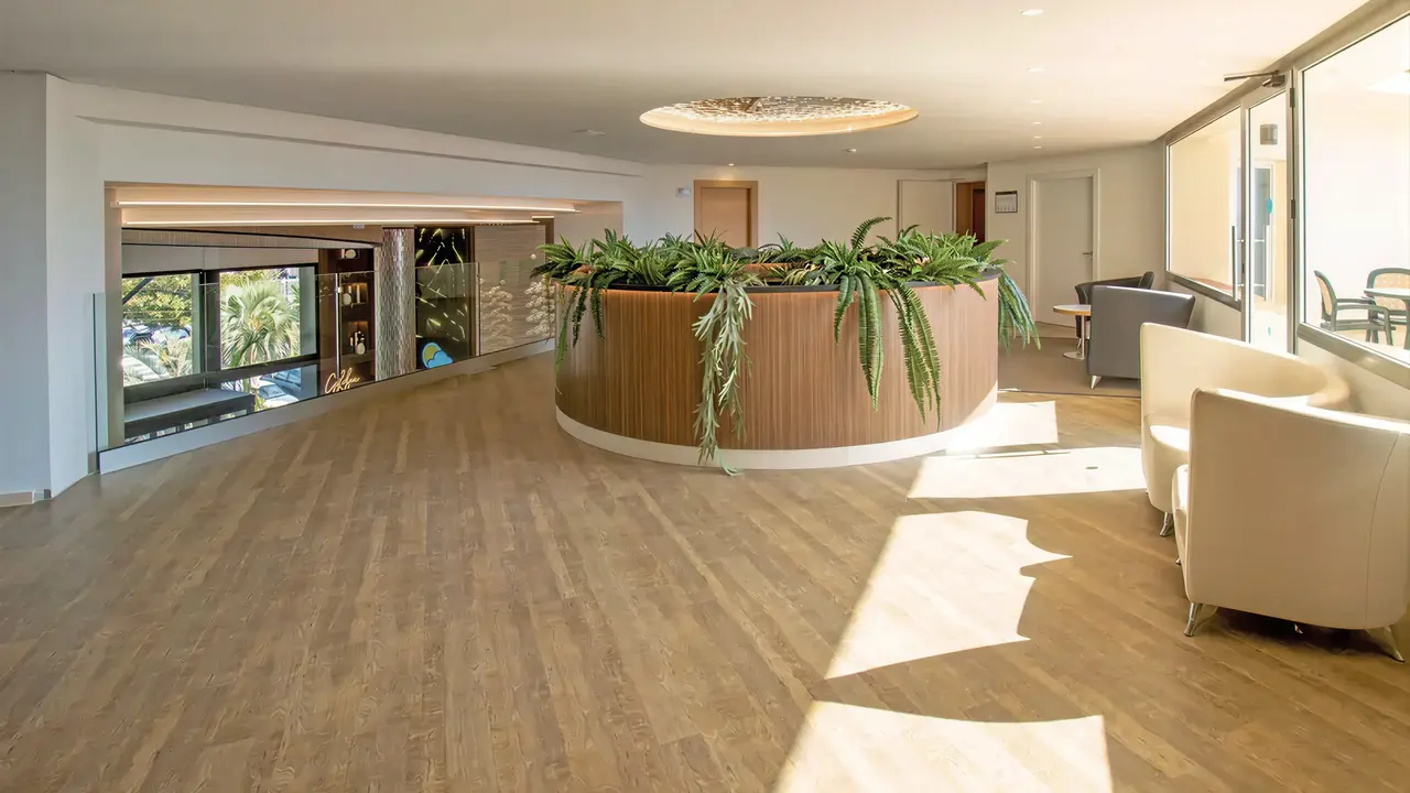 Nowoczesne wnętrze lobby w Golden Taurus Aquapark Resort