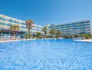 Basen w hotelu Golden Taurus Aquapark Resort z leżakami
