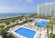 Widok na kompleks i baseny w Golden Taurus Aquapark Resort