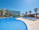 Basen z leżakami w hotelu Golden Taurus Aquapark Resort