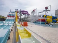 Zjeżdżalnie wodne w Golden Taurus Aquapark Resort