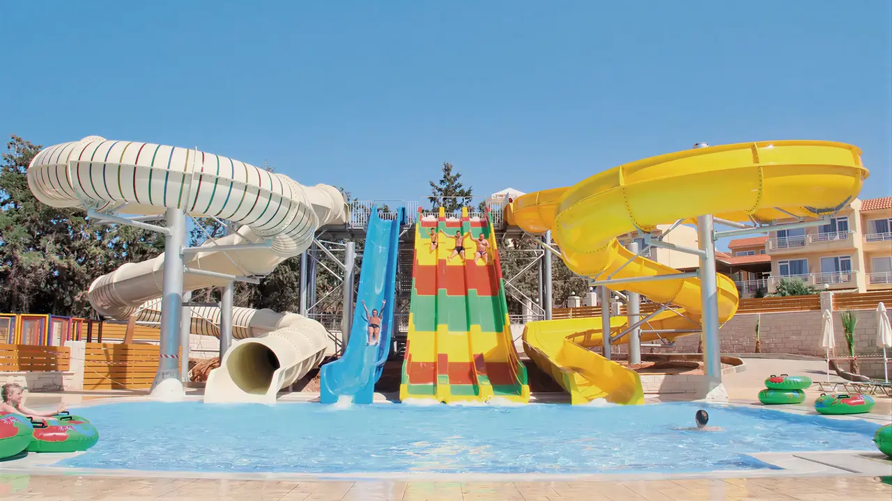 Zjeżdżalnie wodne w Gouves Water Park Holiday Resort