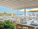 Restauracja w Gouves Water Park Holiday Resort z widokiem na morze