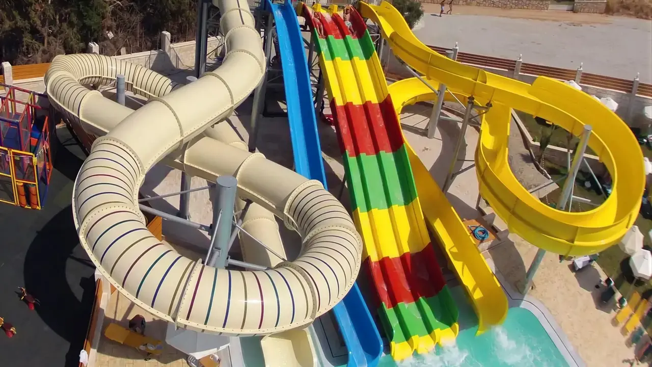 Zjeżdżalnie wodne w Gouves Water Park Holiday Resort