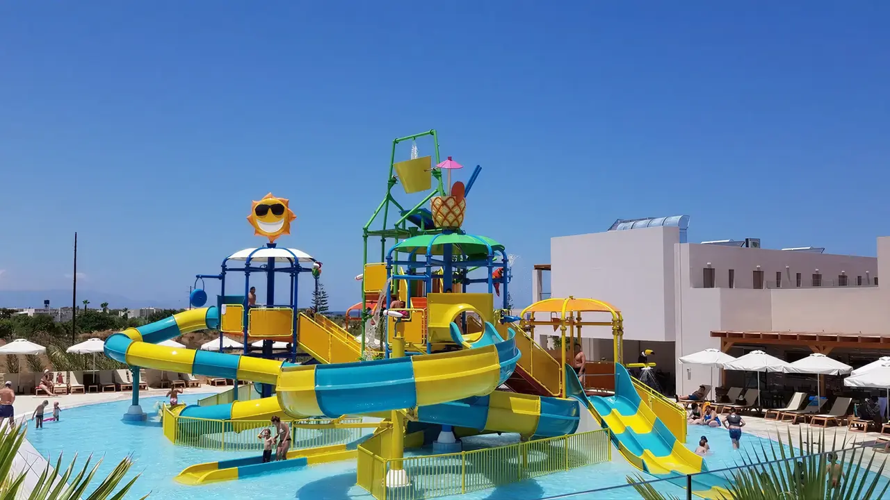 Wodny plac zabaw w Gouves Water Park Holiday Resort