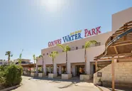 Elewacja i wejście do Gouves Water Park Holiday Resort