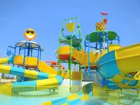 Kolorowe zjeżdżalnie wodne w Gouves Water Park Holiday Resort