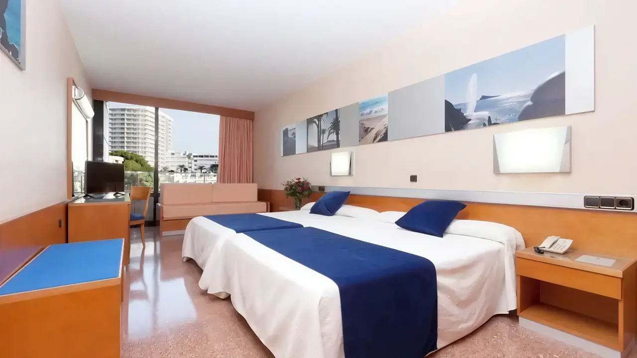 Pokój z łóżkami w hotelu Gran Bali