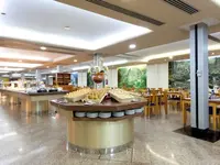 Bufet i stoliki w restauracji Gran Bali