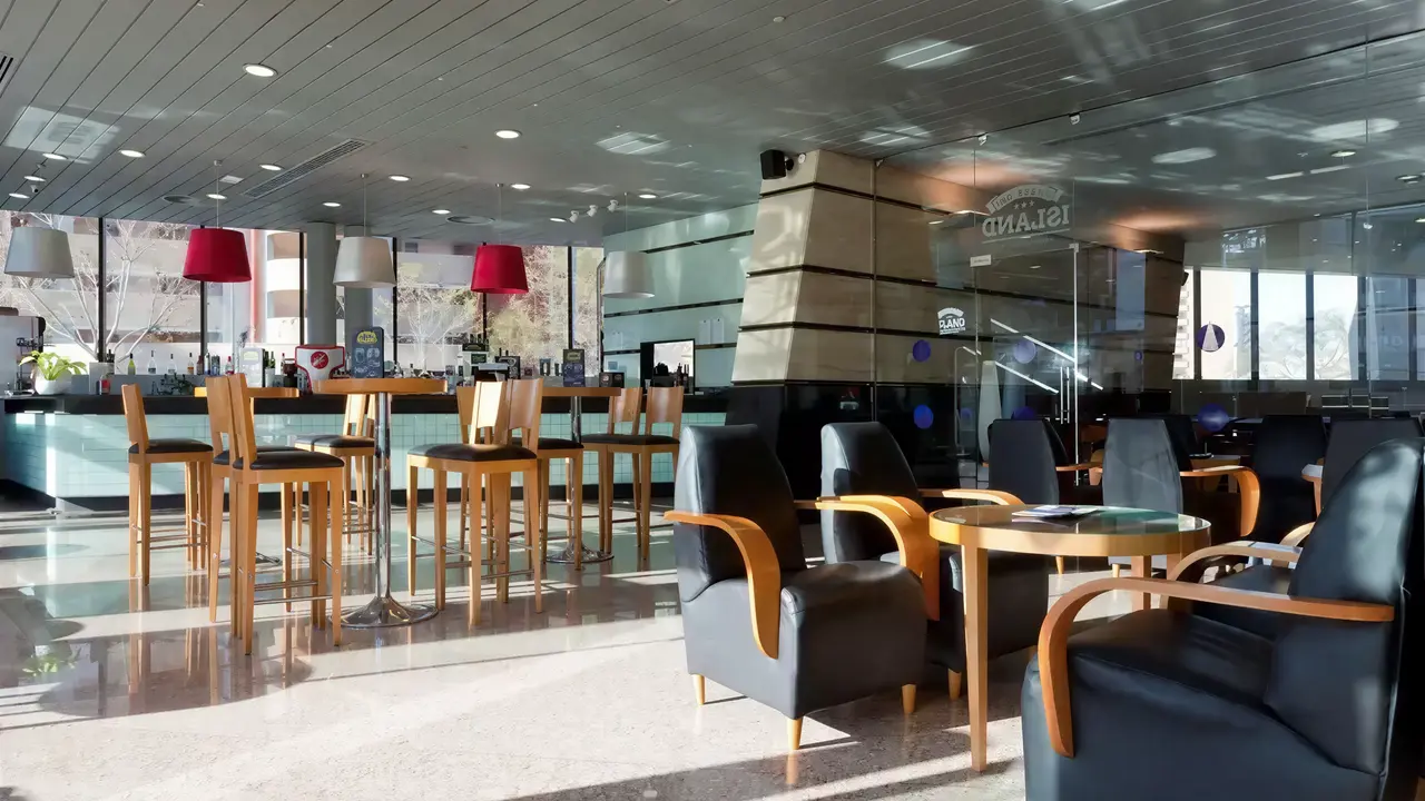 Wnętrze lobby w Gran Bali z wygodnymi fotelami