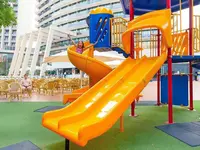 Kolorowy plac zabaw dla dzieci w Gran Bali