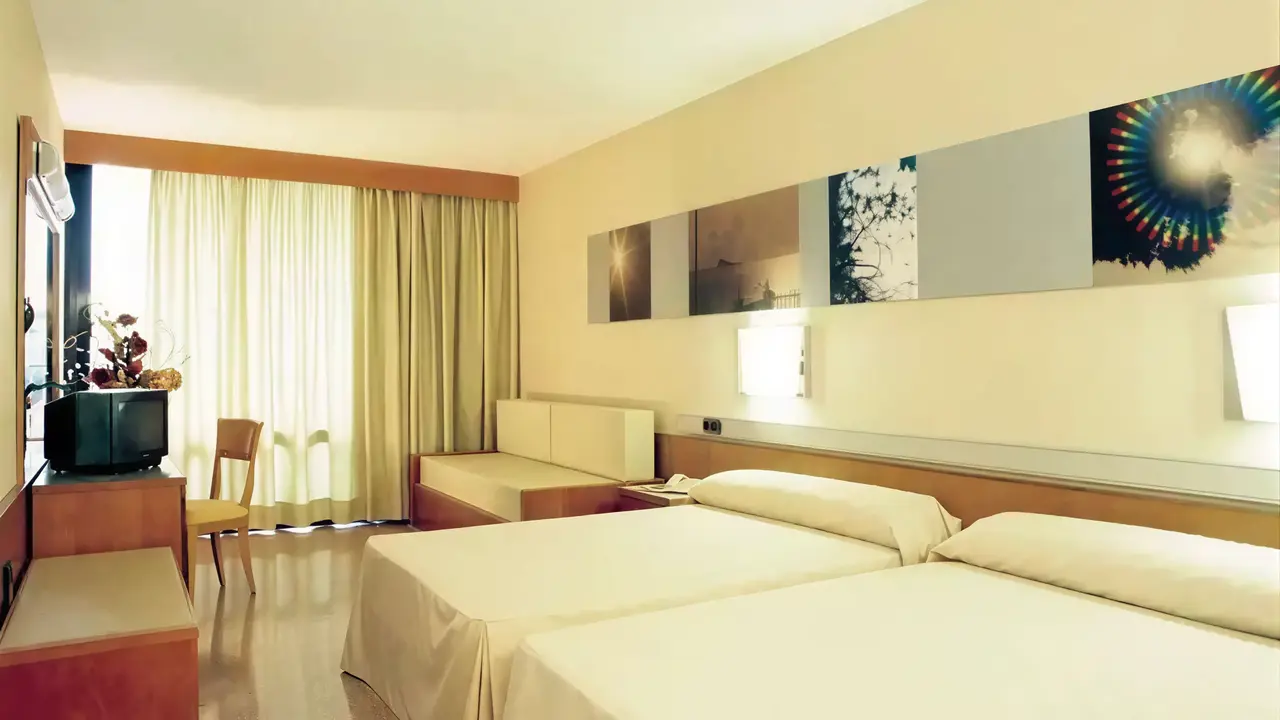Pokój z łóżkami w hotelu Gran Bali