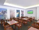 Jadalnia z zestawami stolików w Gran Garbi Mar
