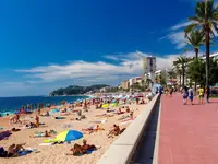 Plaża i promenada przy Gran Garbi Mar