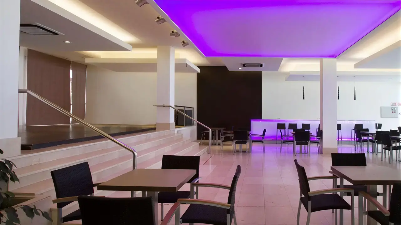 Scena i strefa rozrywki w Gran Garbi