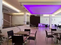 Scena i strefa rozrywki w Gran Garbi