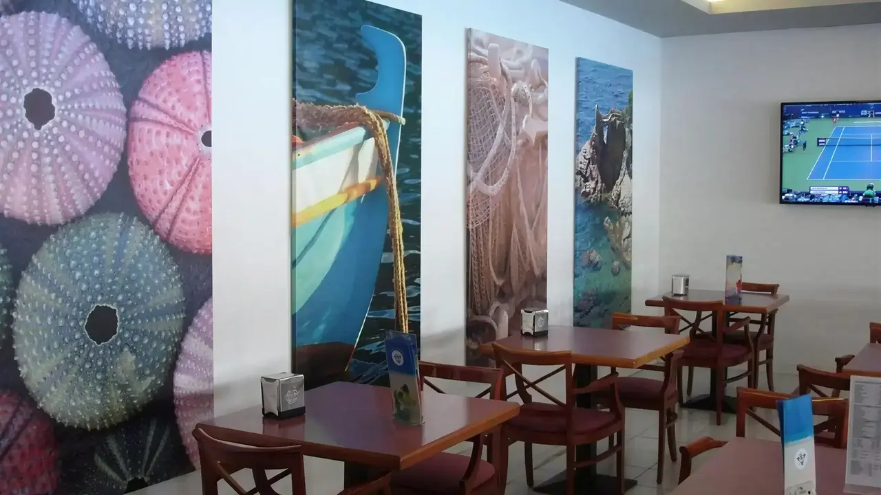 Stoły i krzesła w restauracji Gran Garbi
