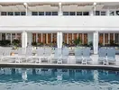 Basen i leżaki w hotelu Gran Hotel Flamingo