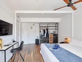 Nowoczesny pokój gościnny w Gran Hotel Flamingo