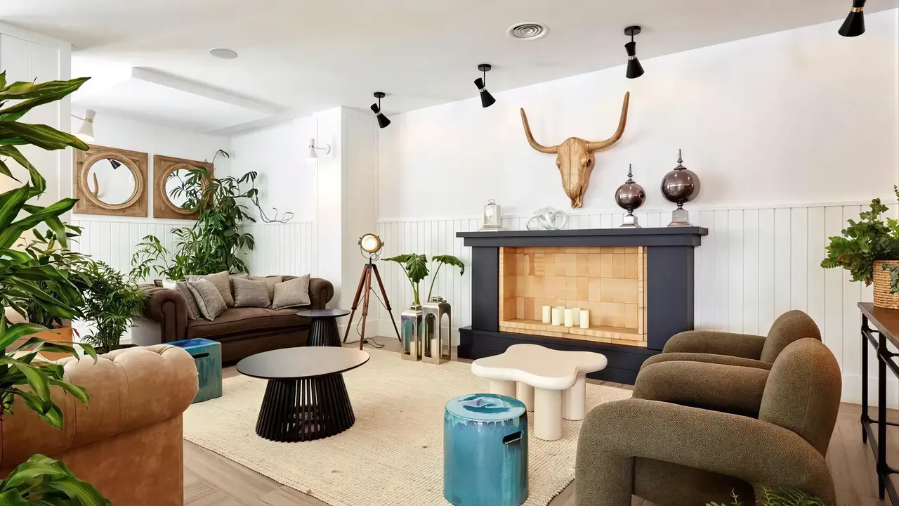 Wnętrze salonu z wypoczynkiem w Gran Hotel Flamingo