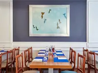 Restauracja w Gran Hotel Flamingo z nakrytymi stołami