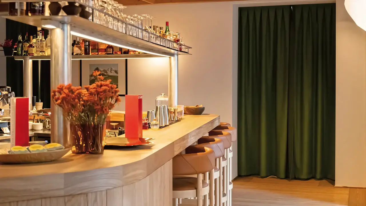 Bar z drinkami w hotelu Grand Hotel Belvedere