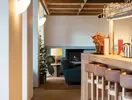 Bar z wysokimi hokerami w Grand Hotel Belvedere