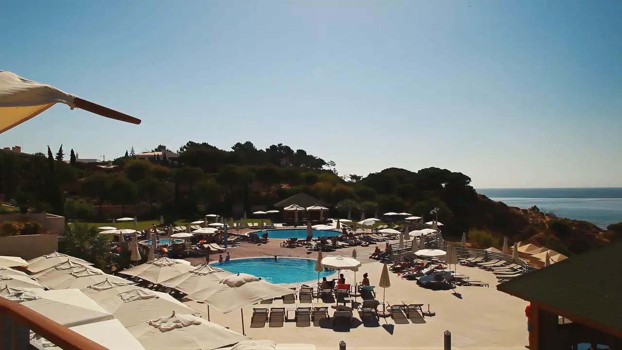 Widok na kompleks basenowy w Grande Real Santa Eulalia