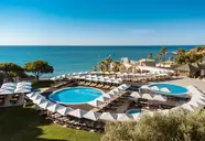 Widok na baseny i kompleks Grande Real Santa Eulalia